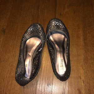 Gray shiny ballet flats